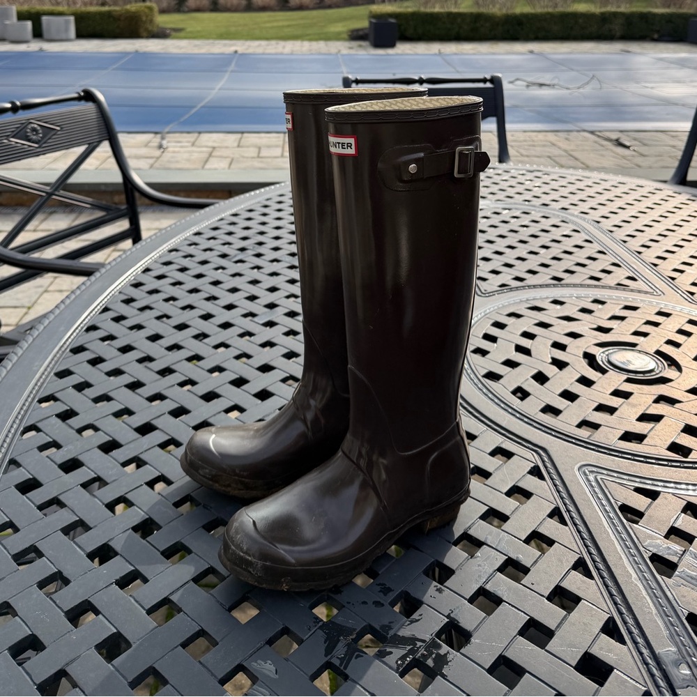 Hunter Knee-High Rubber Boots in Dark Brown - Glossy finish - Picture 2 of 4